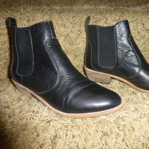 GAP Black Leather Chelsea Boots